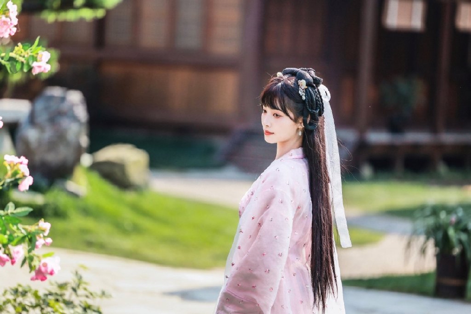 组图:许佳琪出演少年李清照古装少女造型气质清雅娇俏可人第4张图片 组图:许佳琪出演少年李清照古装少女造型气质清雅娇俏可人第4张图片