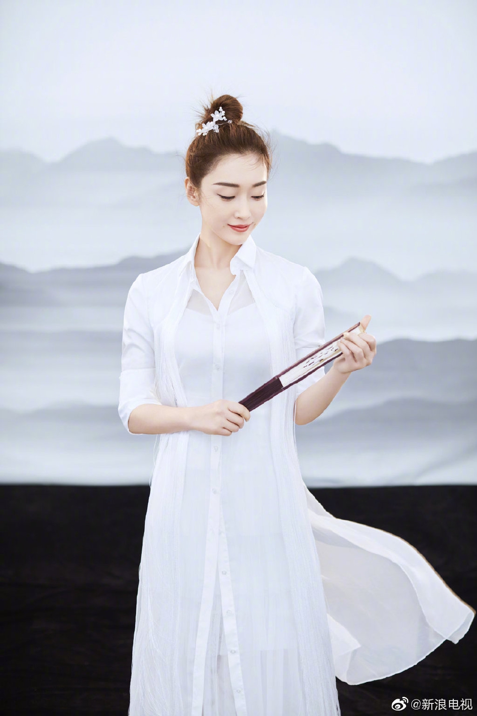 组图:《陈情令》“江厌离”宣璐曝光精美写真 一袭白纱侠女气十足