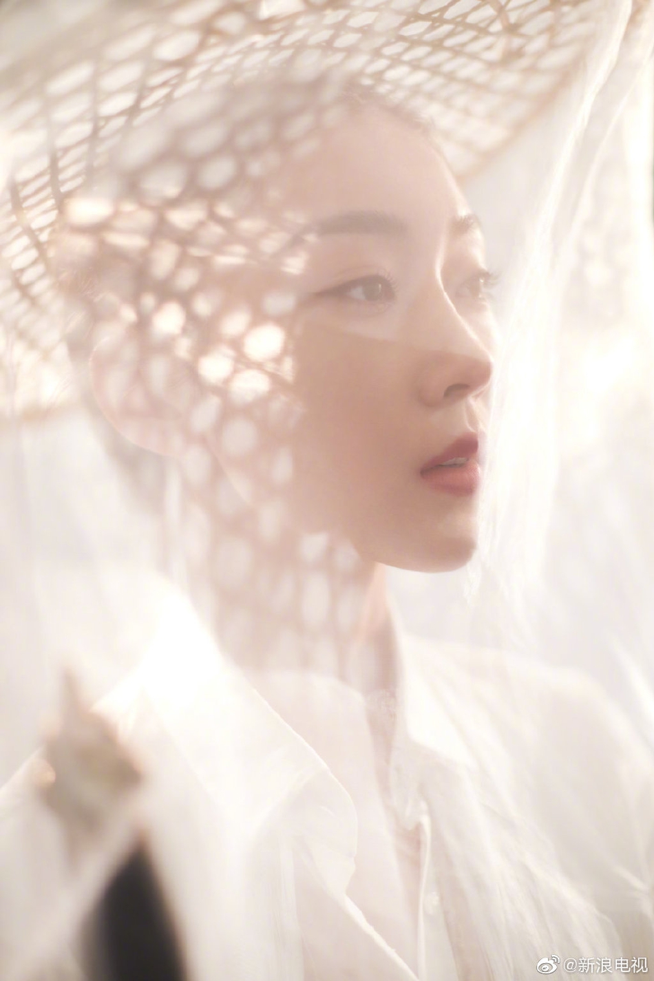 组图:《陈情令》“江厌离”宣璐曝光精美写真 一袭白纱侠女气十足