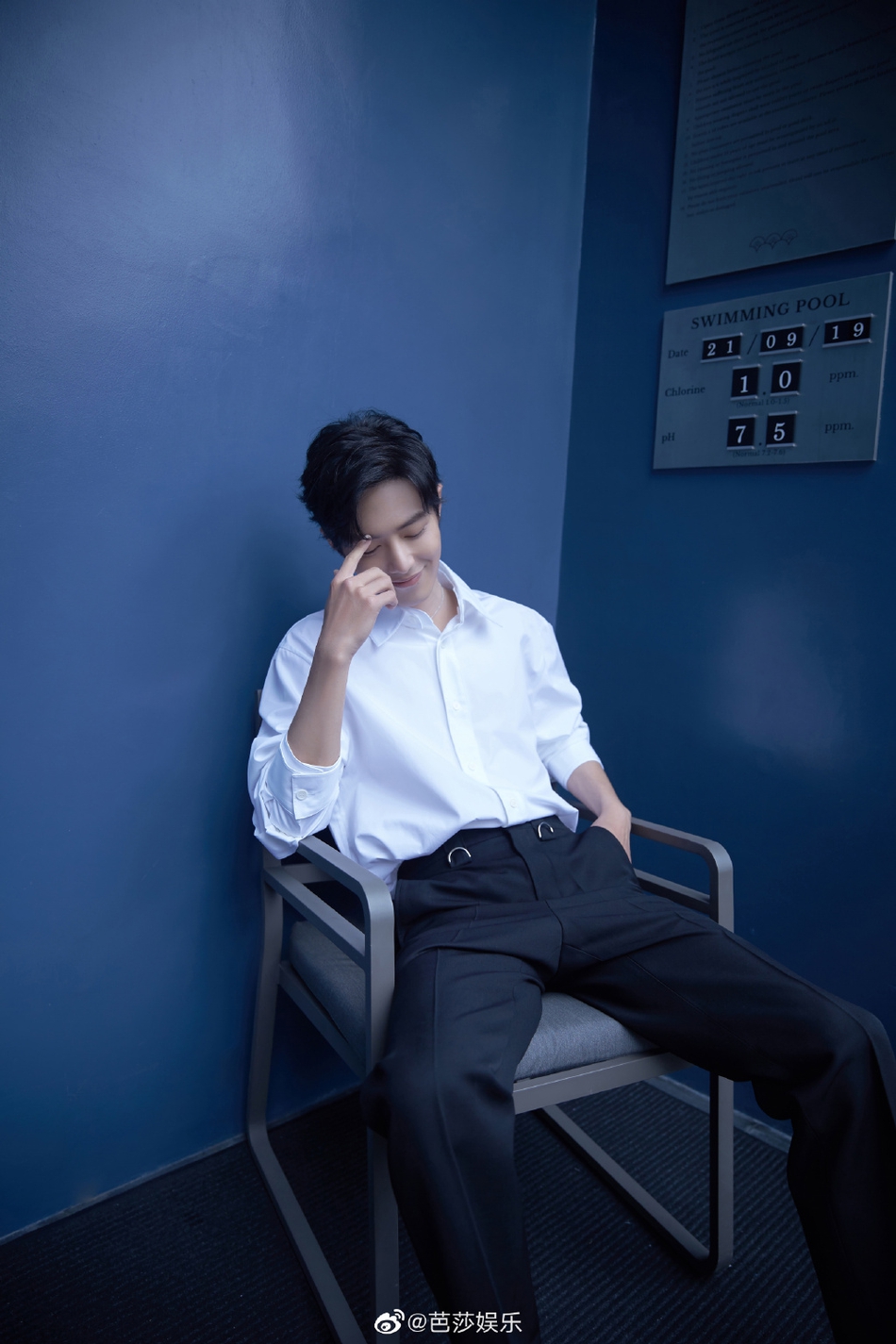 「奇趣网」《陈情令》泰国见面会 肖战王一博同穿白衬衫清新帅气