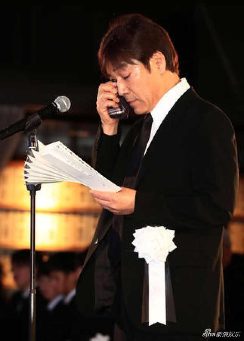 组图:西城秀树今日出殡 野口五郎等扶灵上万歌迷送行