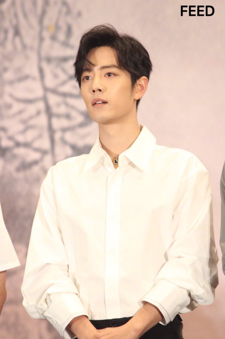 「奇趣网」《陈情令》泰国见面会 肖战王一博同穿白衬衫清新帅气