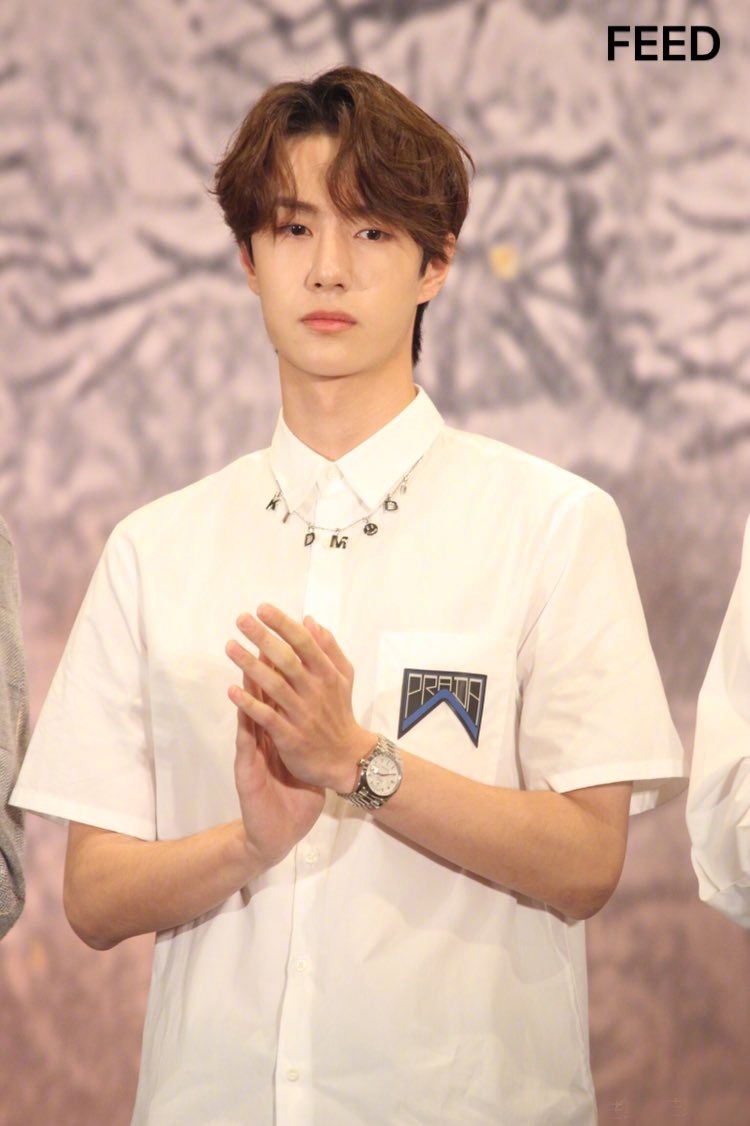 「奇趣网」《陈情令》泰国见面会 肖战王一博同穿白衬衫清新帅气