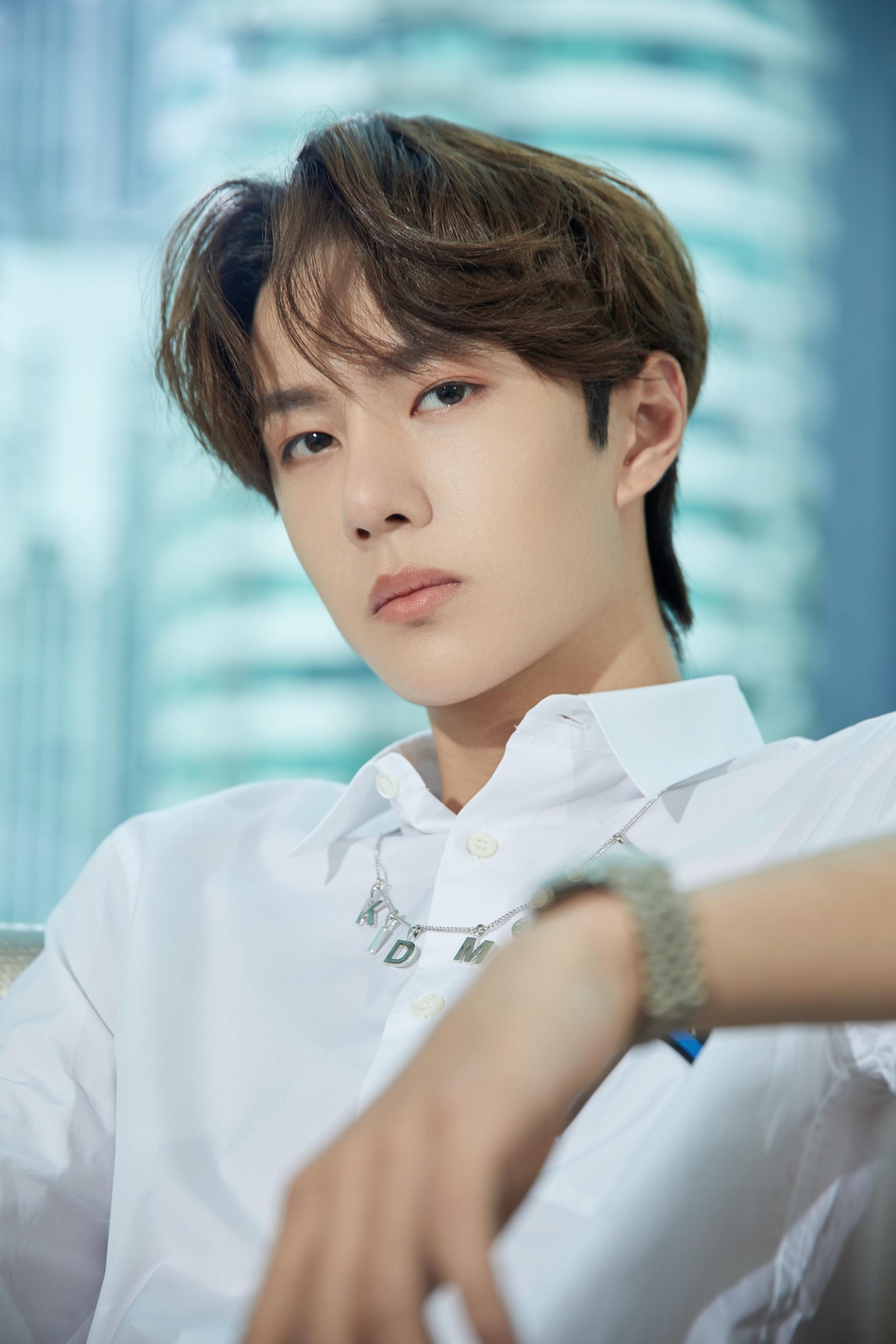 「奇趣网」《陈情令》泰国见面会 肖战王一博同穿白衬衫清新帅气