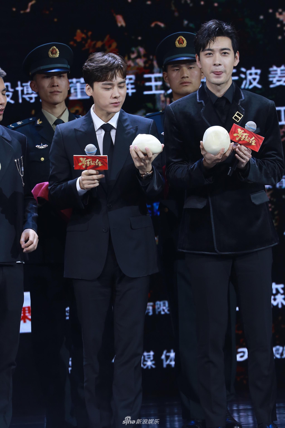 组图:李易峰说傻子才不拍《号手就位》 陈星旭唱歌张馨予表白老公