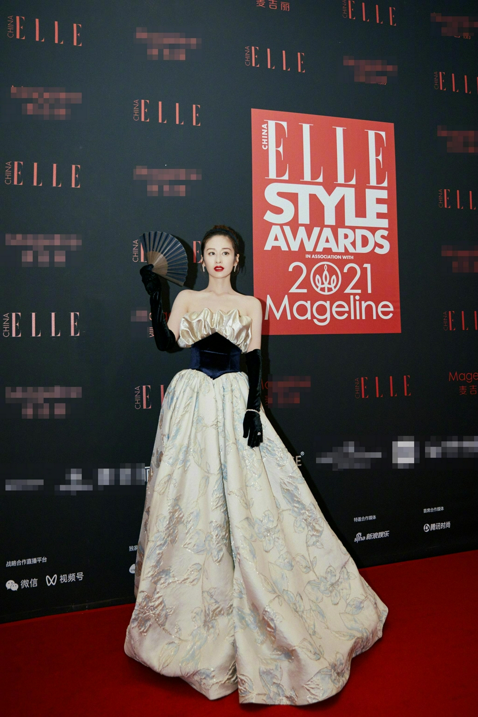 组图：女神迪丽热巴关晓彤刘诗诗宋茜等红毯比美 好看的少妇小姐姐美艳逼人打扮的花枝招展有没有你喜欢的丰满情人？(图16)