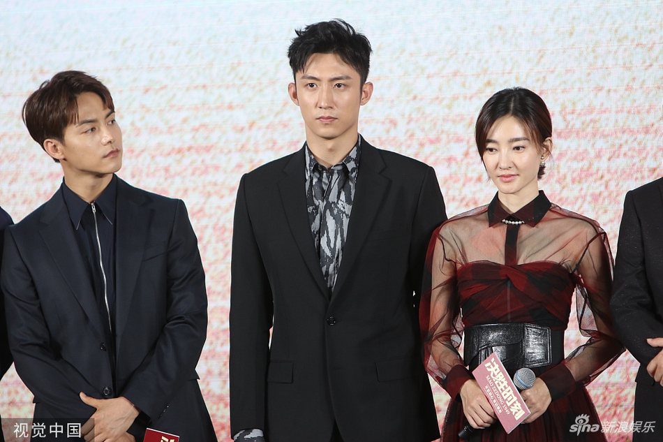 「奇趣网」电影《决胜时刻》改档920 黄景瑜马天宇西装亮相很养眼