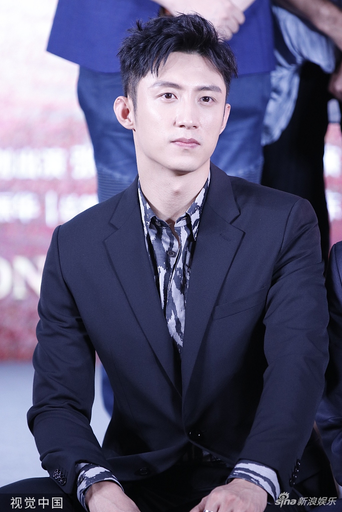 「奇趣网」电影《决胜时刻》改档920 黄景瑜马天宇西装亮相很养眼
