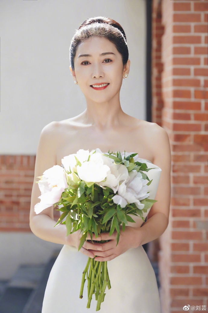 捧花婚纱_捧花婚纱情侣头像(3)