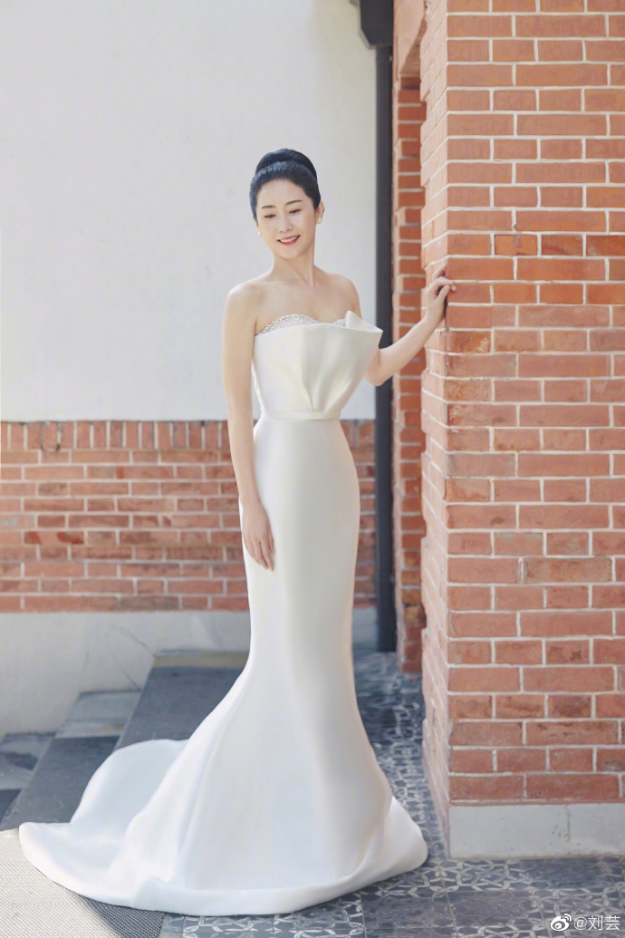 婚纱姐妹照_新娘伴娘婚纱姐妹照片(2)