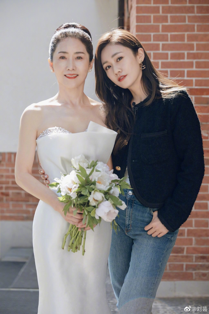 捧花婚纱_捧花婚纱情侣头像(2)