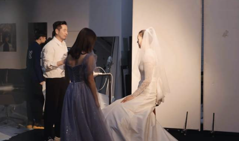 组图：王冰冰与女排冠军张常宁拍闺蜜照 画面养眼又有趣_3