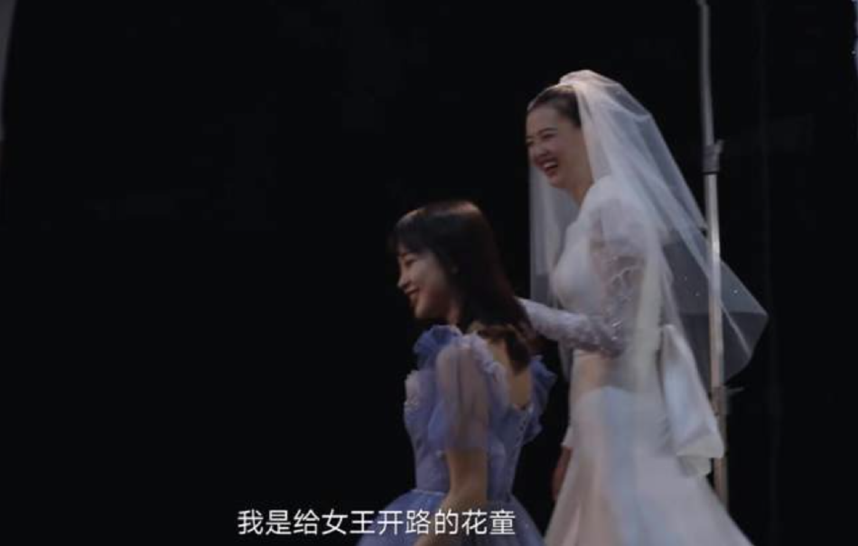 组图：王冰冰与女排冠军张常宁拍闺蜜照 画面养眼又有趣_2