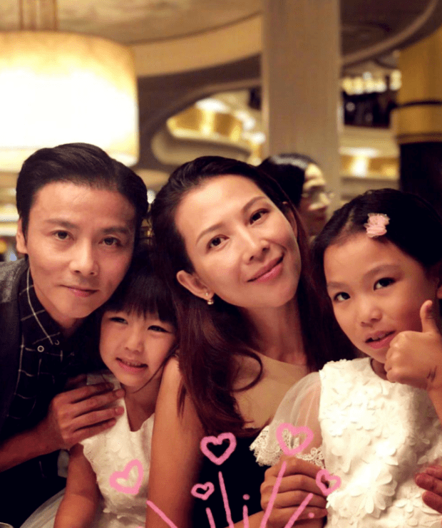 蔡少芬挺三胎孕肚捞金 踩细高跟走路让人捏把冷汗