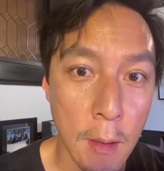 组图:45岁吴彦祖近照曝光 面部发福发际线后移不少