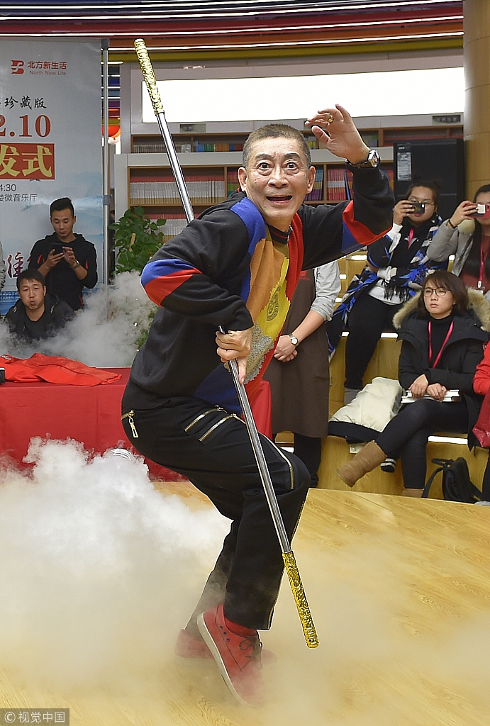 组图:童年回忆!58岁六小龄童再扮孙悟空 挥舞金箍棒神采飞扬