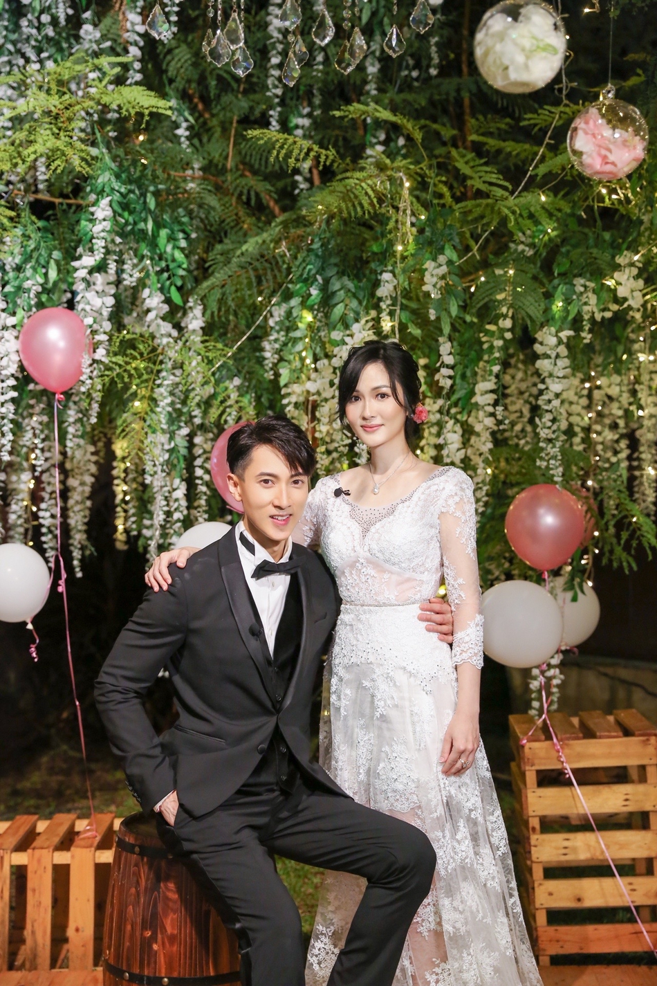 双子女婚纱_动漫婚纱情侣头像(2)