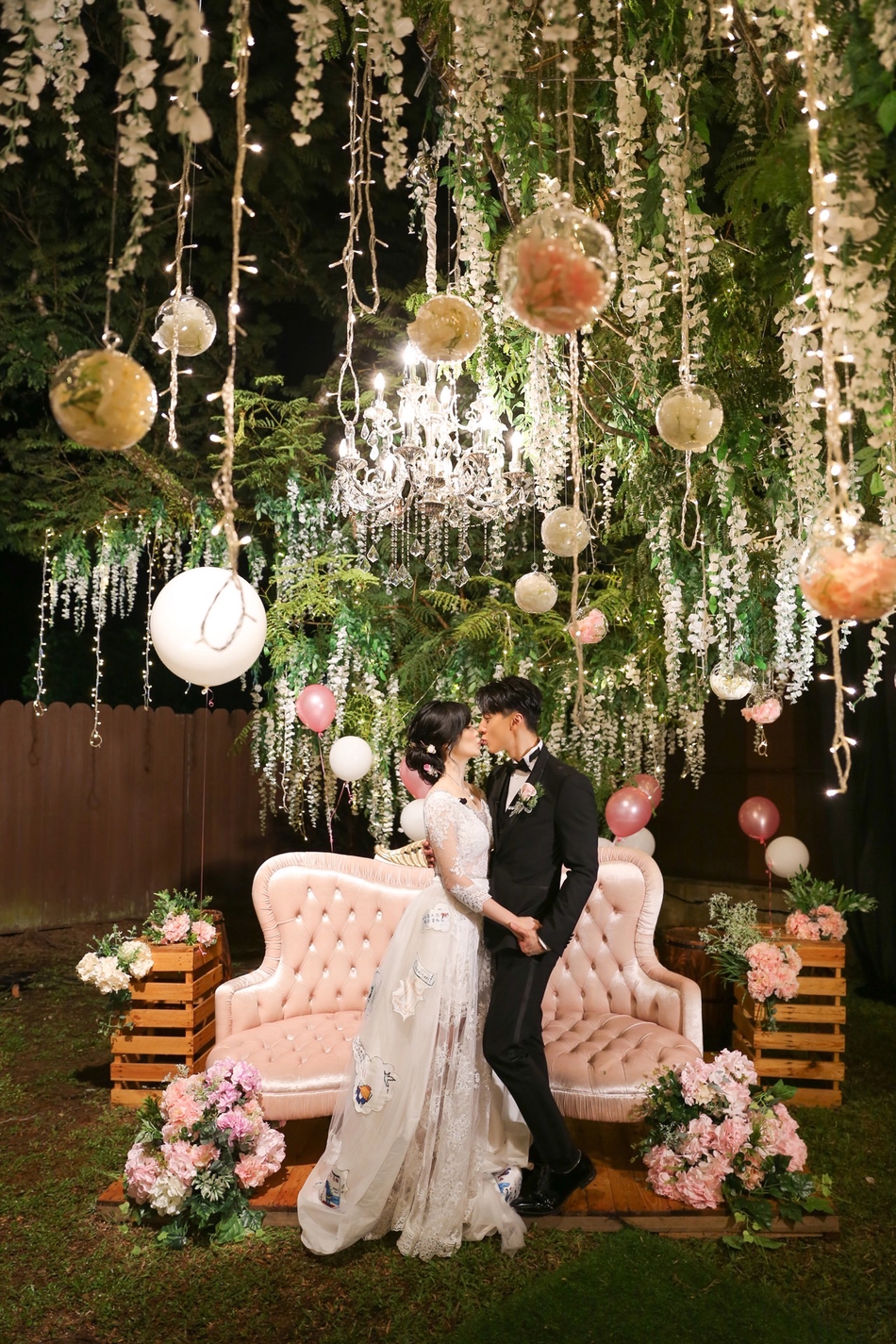 婚纱如何摆放_婚纱情侣头像(2)
