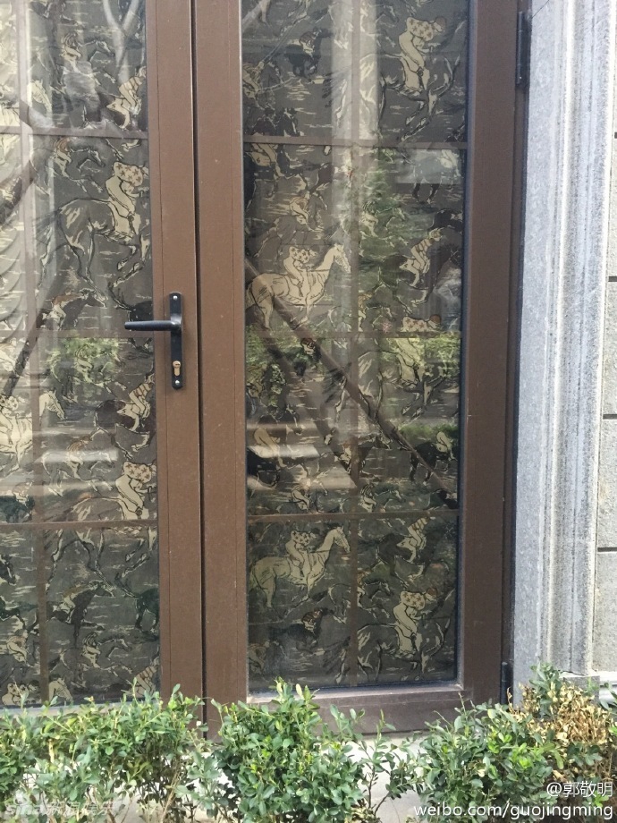 组图:郭敬明为欧阳娜娜庆生背景亮了 豪宅奢华