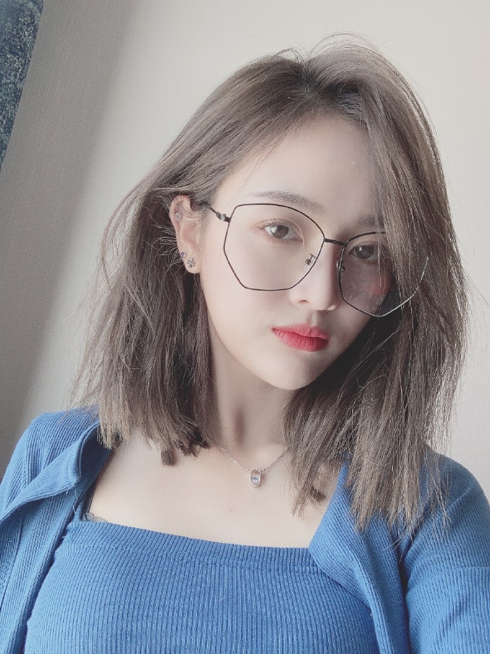 戴什么颜色的眼镜框,黄黑皮戴什么颜色的眼镜框