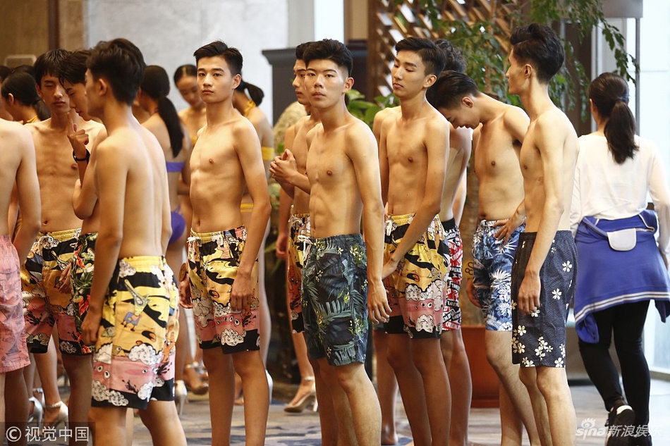 组图：中国模特之星大赛开赛 俊男美女泳装亮相满屏大长腿