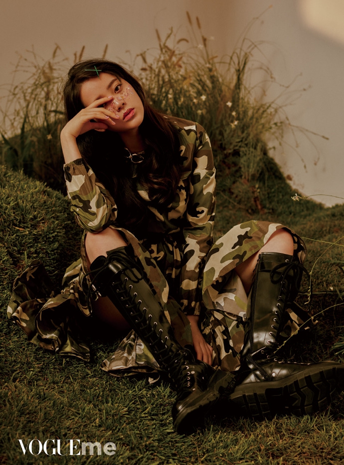 「奇趣网」王源欧阳娜娜携手登封 学姐学弟置身花丛养眼有活力