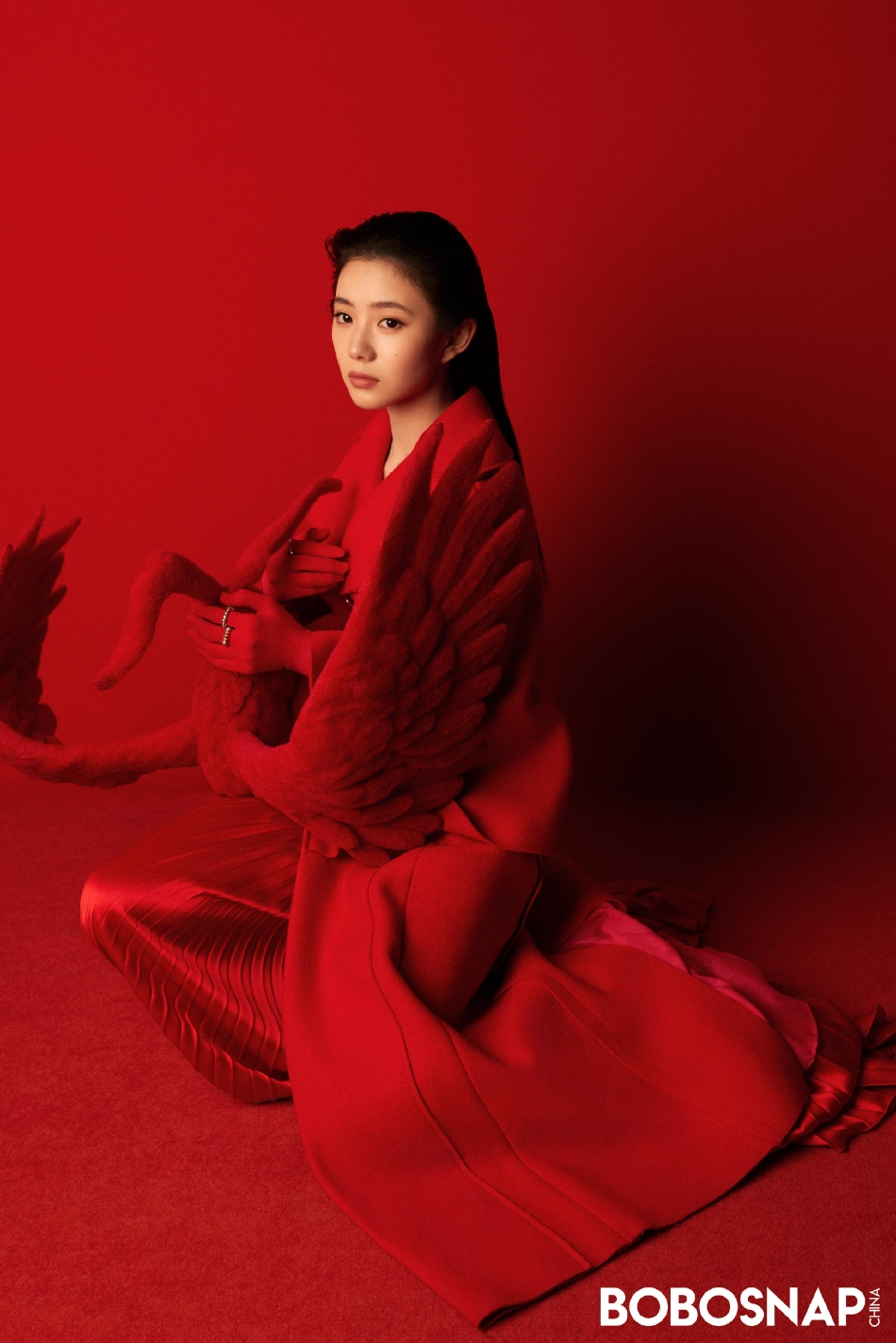 组图：刘浩存撞色国风大片释出 着白色抹胸长裙温婉优雅_3