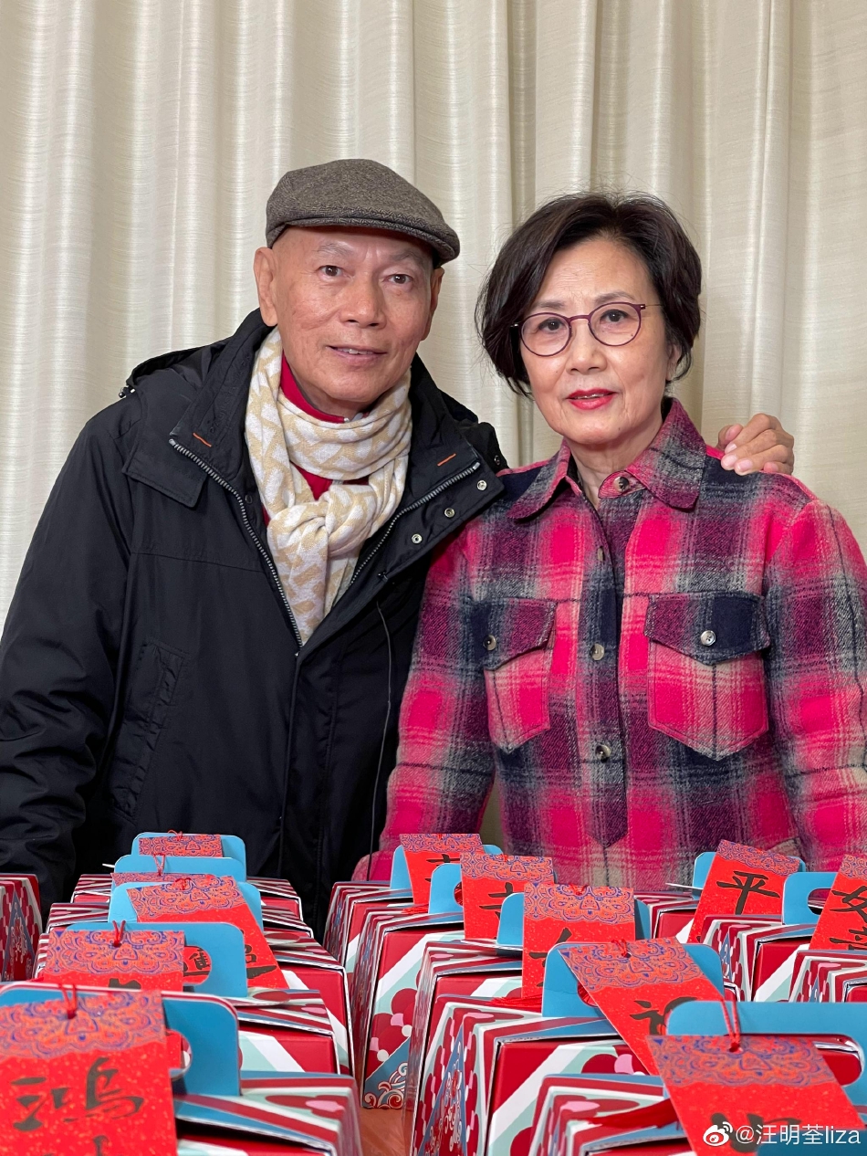 组图：汪明荃晒与罗家英合照 精心制作50份萝卜糕年味十足_7