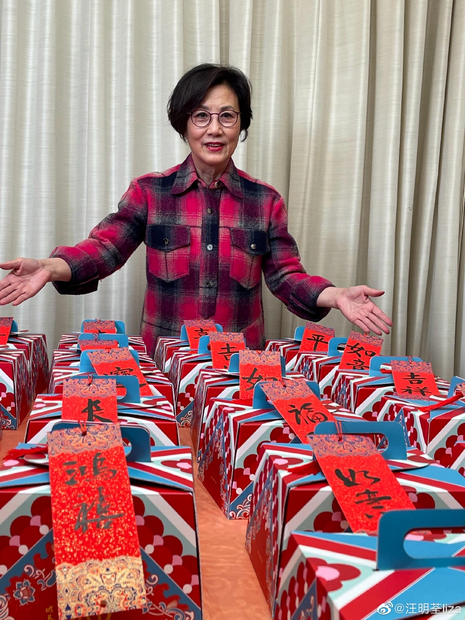 组图：汪明荃晒与罗家英合照 精心制作50份萝卜糕年味十足_3