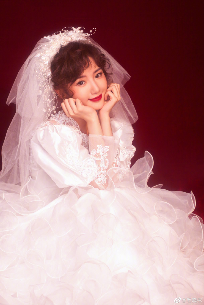 婚纱照片配文_动漫婚纱情侣头像