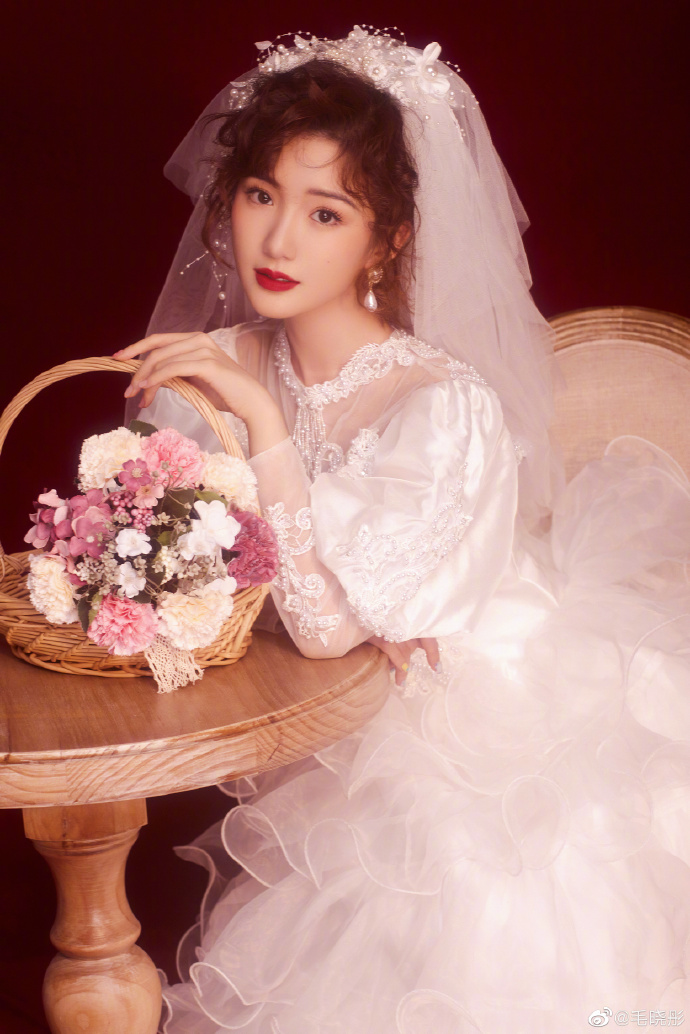 婚纱照片配文_动漫婚纱情侣头像