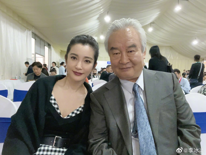 「奇趣网」都是实力派！李冰冰晒与徐峥胡歌马伊琍等同框合影