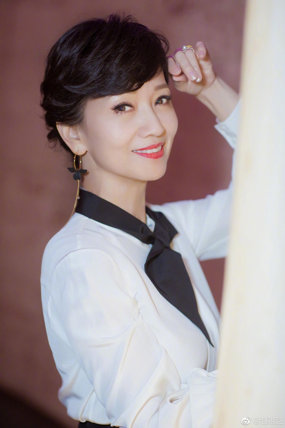 组图:赵雅芝与丈夫合体秀恩爱 夫妻二人驻颜有术引人羡慕