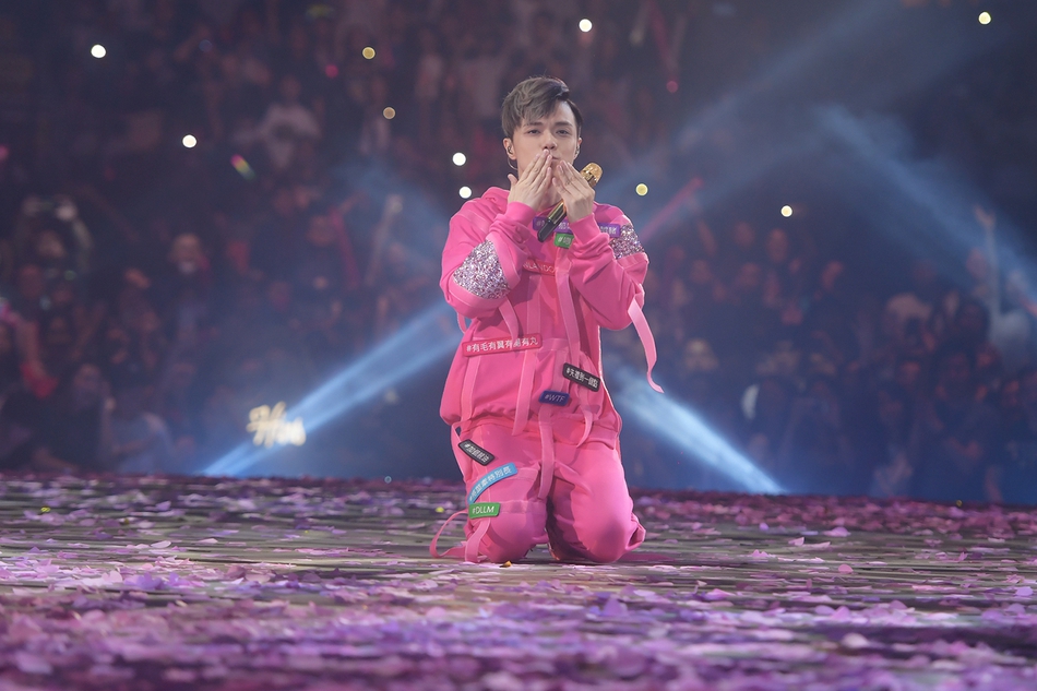 组图:陈慧琳热辣助阵张敬轩演唱会 劲歌热舞风采不减当年