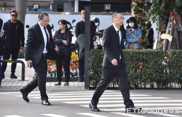 「奇趣网」高以翔遗体告别追悼会举行 浙江卫视总监现身快闪进场