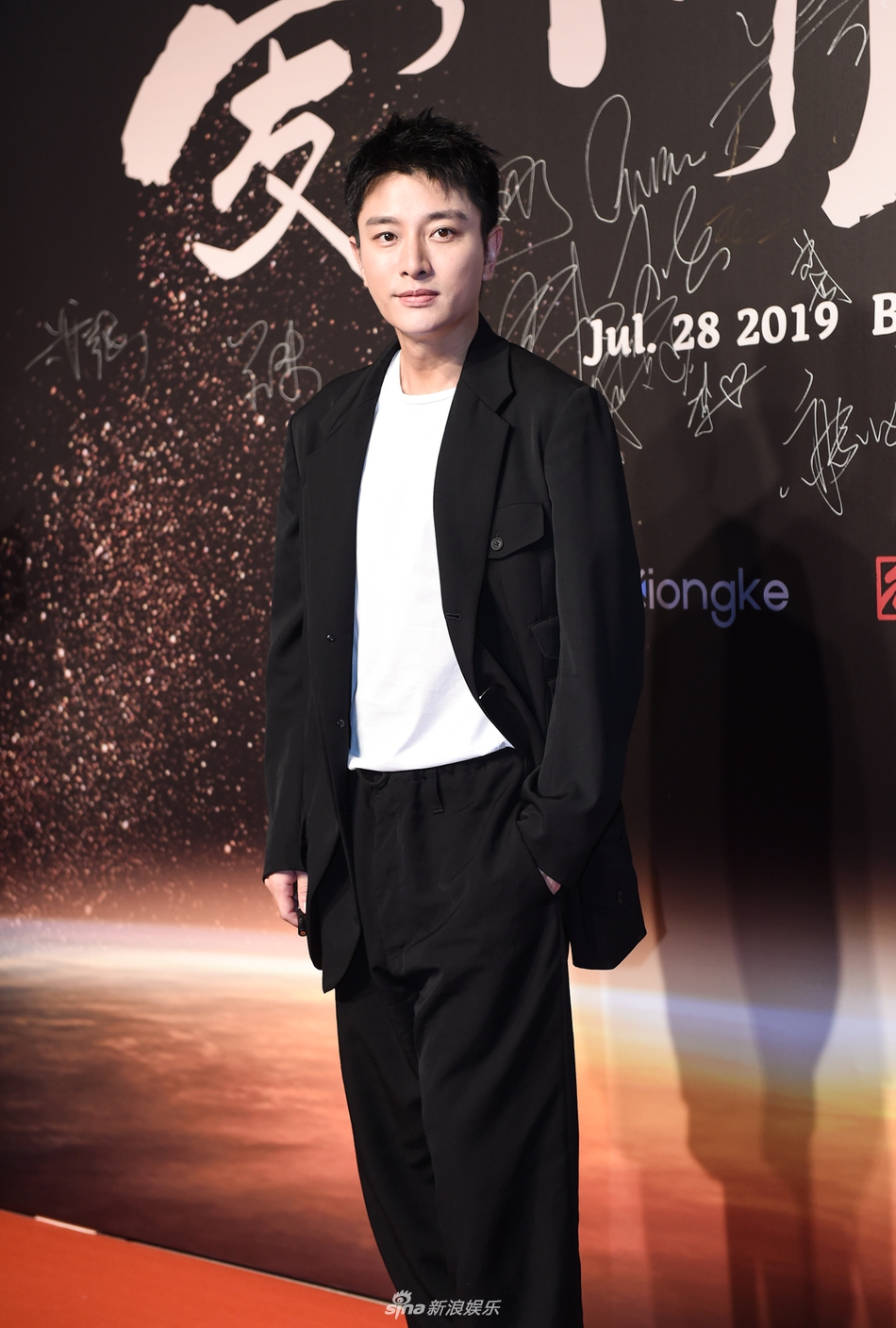 众女星同场比美！范冰冰气场强董璇表情呆萌黄圣依甜笑