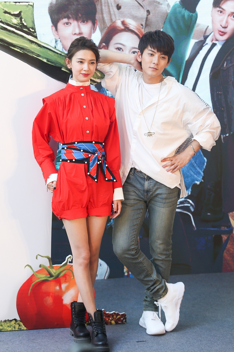 组图:《像我们一样年轻》发布会 陈翔陈瑶浴室