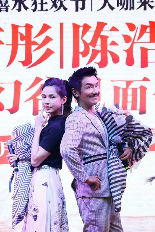 陈浩民与李若彤22年后同框 留小胡子网友直呼认不出