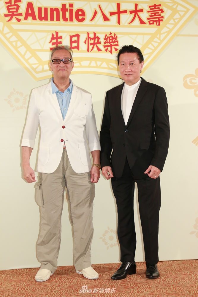 「奇趣网」莫文蔚为妈妈办80大寿生日宴 现场回应“余温房”被拍卖