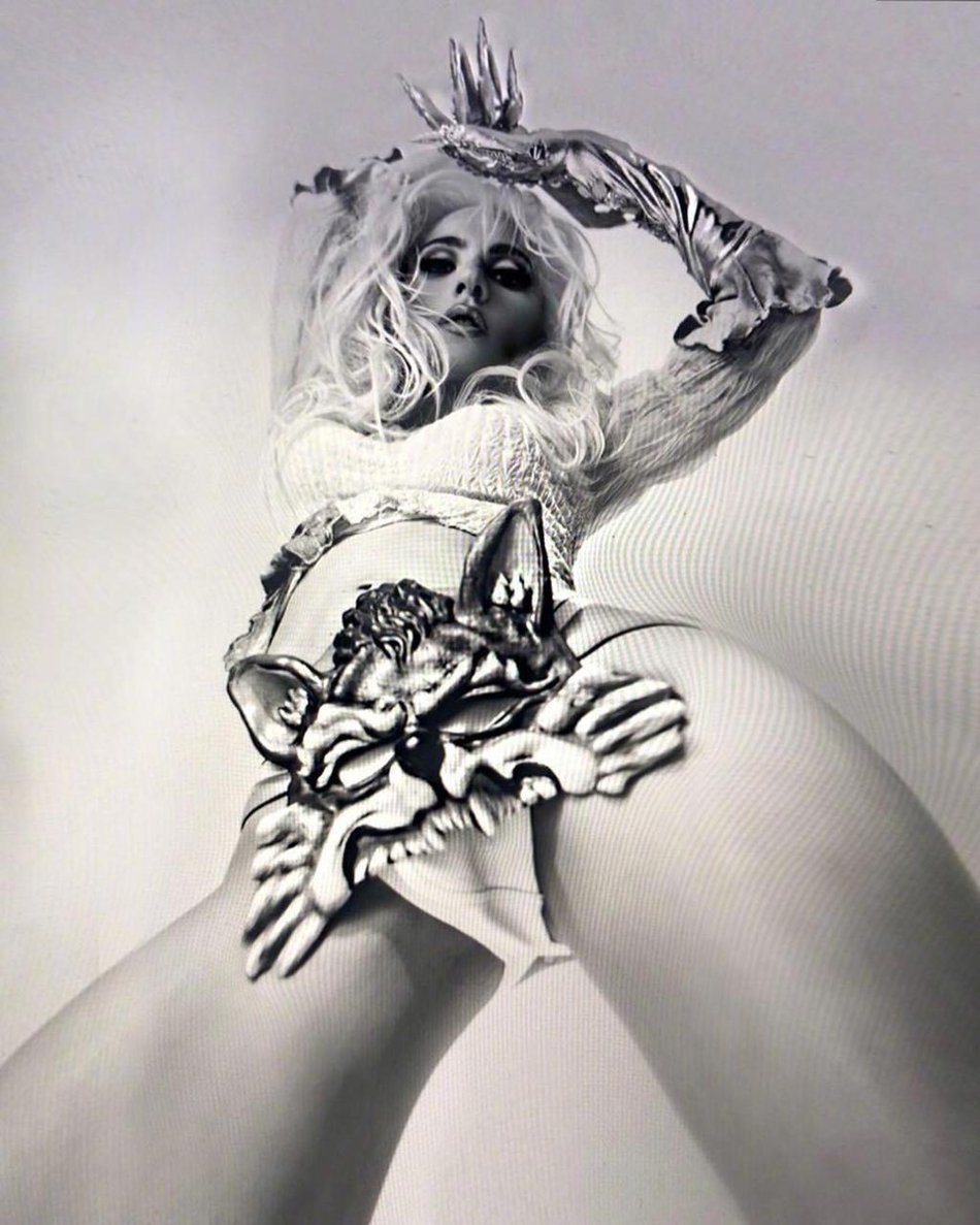 Lady Gaga最新写真曝光 画风诡异还是那个熟悉的味道