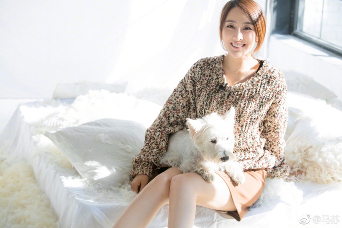 组图:你好12月!马苏携萌宠出镜笑容温暖冬日