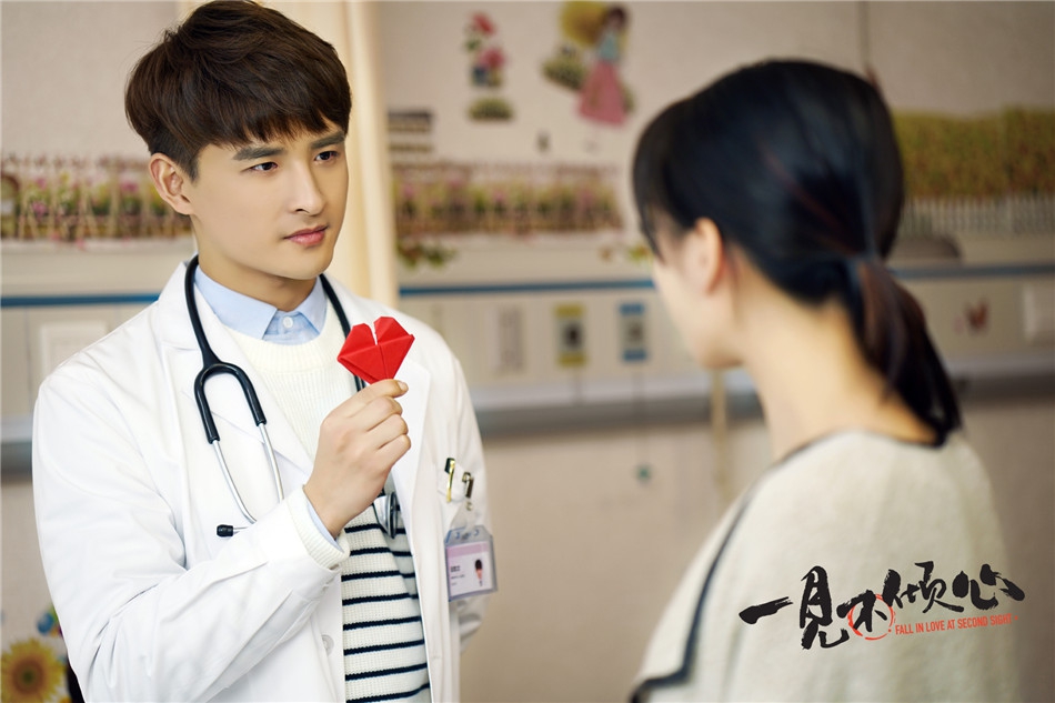 组图《一见不倾心》张远追爱遭虐 练就撩妹绝技眼神杀 _高清图集