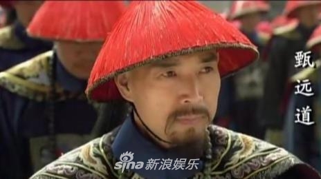 在《甄嬛传》中，沈保平饰演孙俪的父亲甄远道，没想到在《那年花开月正圆》中他摇身一变，成了孙俪死对头的爹。