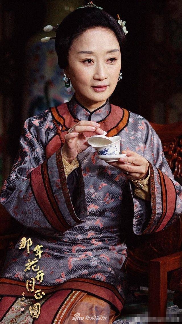 而侯长荣的妻子陈剑月在《那年花开月正圆》中饰演的正是二夫人陈氏，戏里戏外都是夫妻，厉害了！
