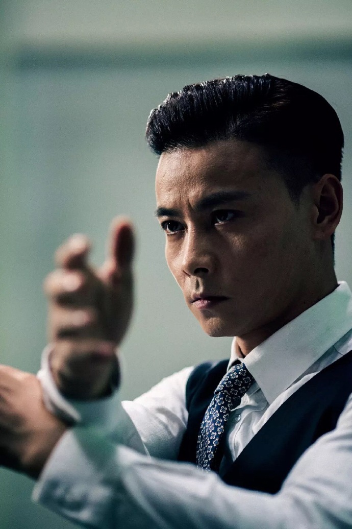 新浪娱乐讯 3月22日,张晋在微博晒出《环太平洋2》的片场照,表示自己