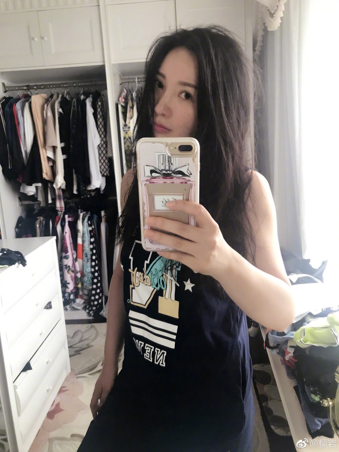 柳岩晒健身照显腿粗:不是胖是壮[9P]|娱乐影评