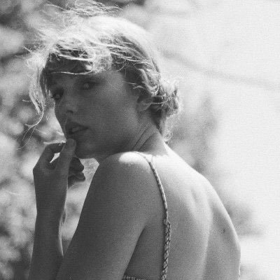 1 / 16 新浪娱乐讯 7月23日,霉霉taylor swift新专辑《folklore》