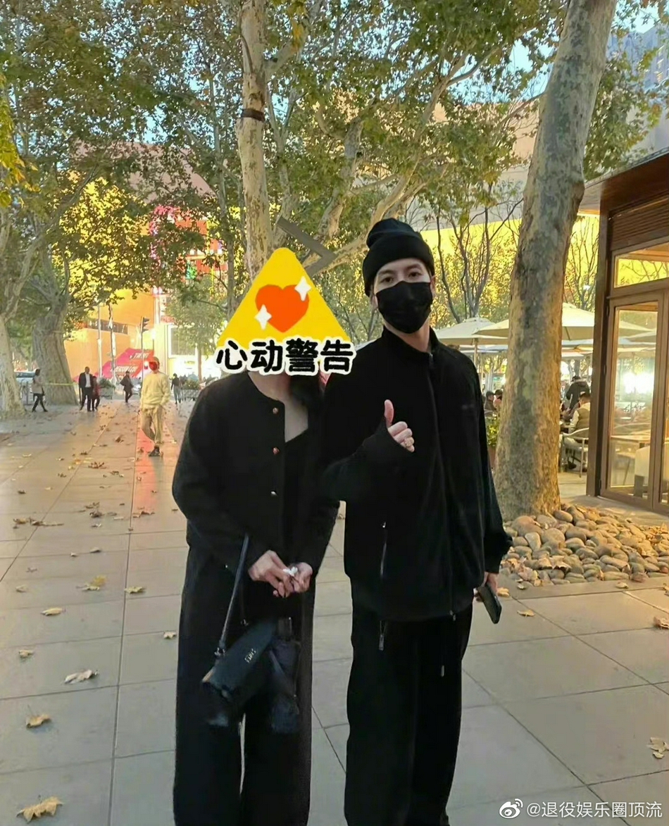 王嘉尔国外街头 889d-dee74fc29f5df0c8d7a36939dd6624b0.jpg