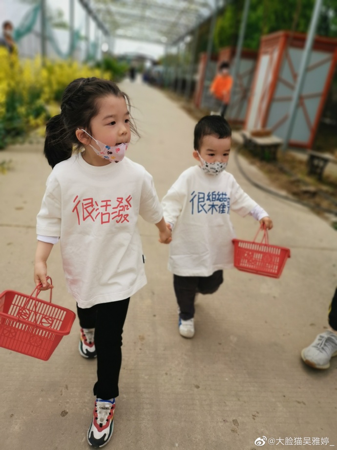 4个外国人口罩舞完整版_戴白口罩图片外国人