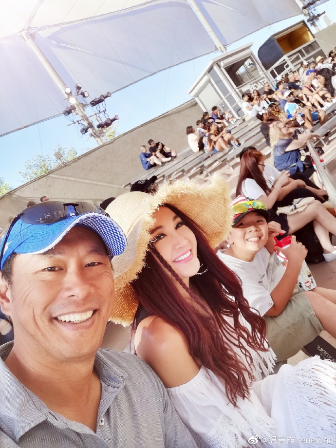 微博幸福一家人 686f-krpikqh0425017.jpg